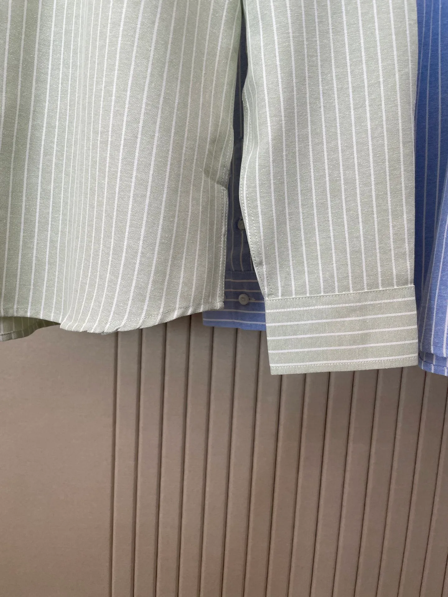 P220 🌸🌸🌸 POLO Ralph Lauren [High Quality] Classic shirt! The classic casual shirt made of pure cotton Oxford cloth has a unique design. It has a simple, clean and classic silhouette design. It is a versatile style that can be switched at will. The fabric feels soft and delicate, highly breathable, and is close to the skin and comfortable to wear. It can be worn alone as an inner layer. Its versatile performance is beyond your imagination! The upper body of the ready-to-wear is simple and classic yet elegant! Size:M-XXL